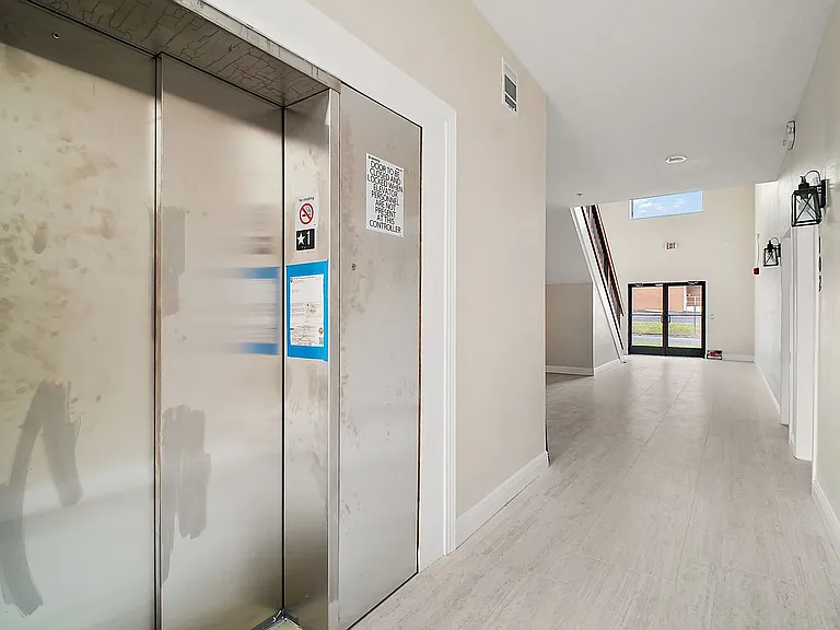 201 N Dewey St #202 — Photo 18