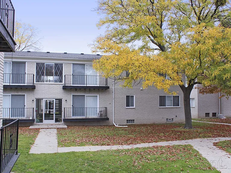 Pleasantview Manor Apartments — Photo 8