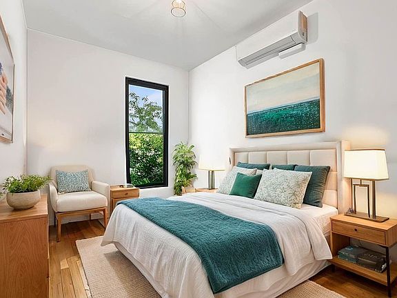 4th image of 326 Cornelia St APT 3A
