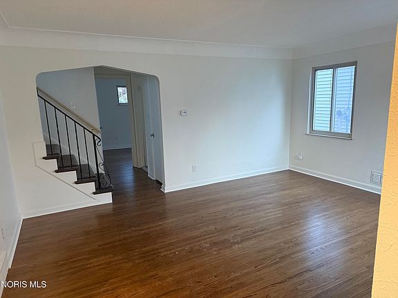 2nd image of 711 Waybridge Rd