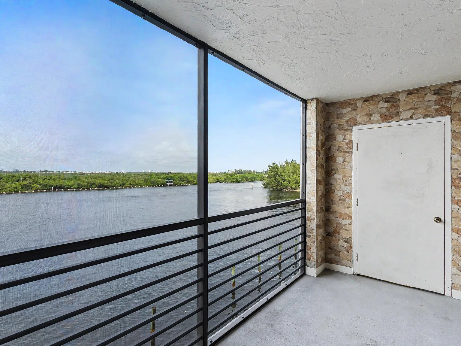 2 bed, 2.0 bath, 1060 sqft, $3,500 — Photo 4