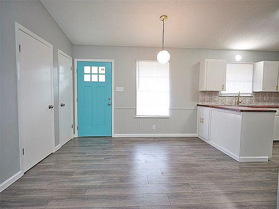 3rd image of 2307 Ventura Dr #B