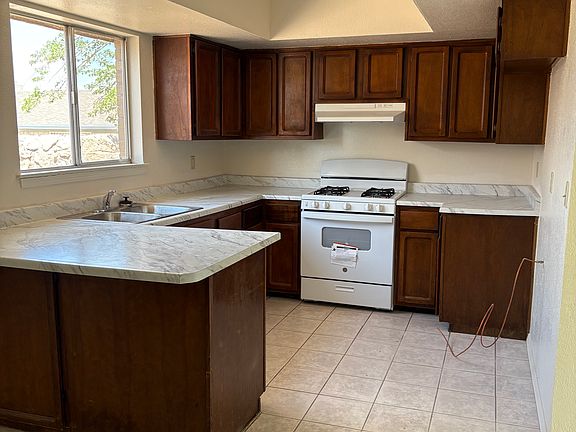 5th image of 3136 E Glen Dr
