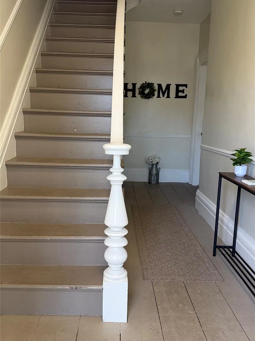 3 bed, 1.0 bath, 2272 sqft, $2,450 — Photo 3