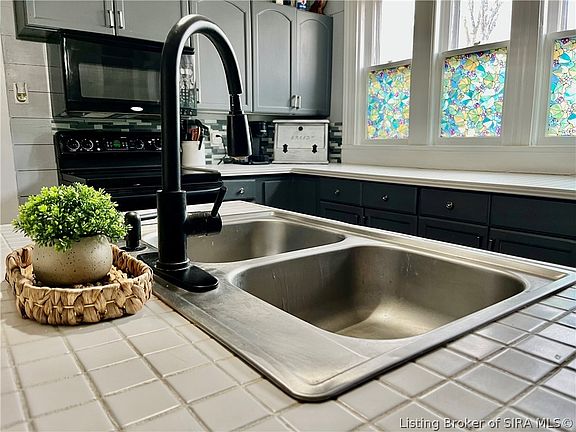 3rd image of 10537 N Reynolds Road