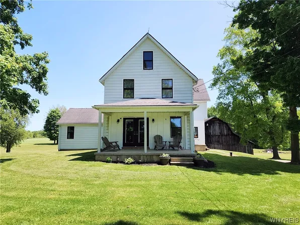 14897 S Quaker Rd, Gowanda, NY 14070
