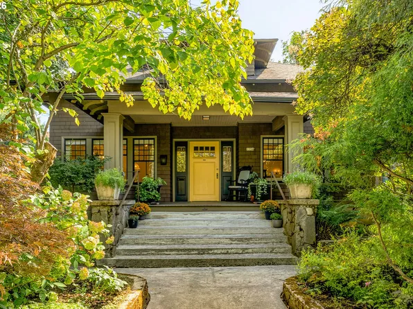 1734 NE Halsey St, Portland, OR 97232