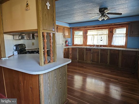 5th image of 65 James Ave