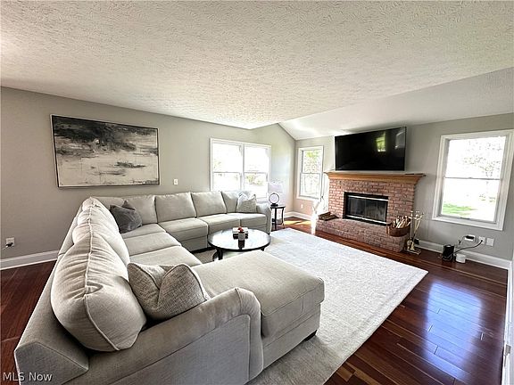 5th image of 723 Sawmill Dr