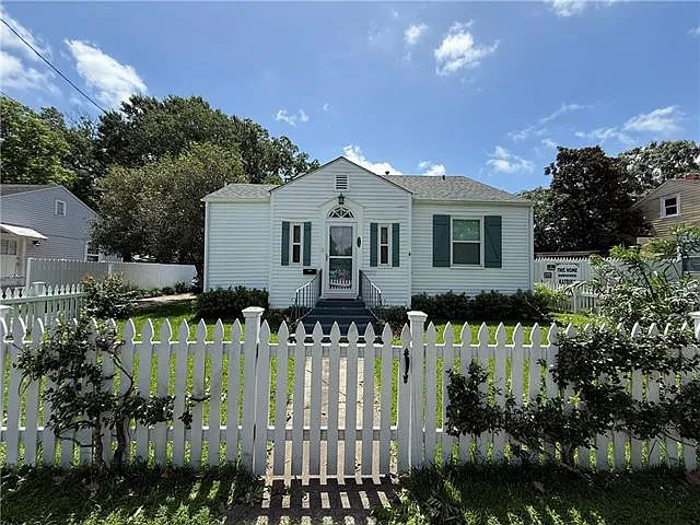 113 Harding St — Photo 1