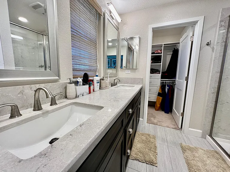 Bathroom 1 - dual vanities