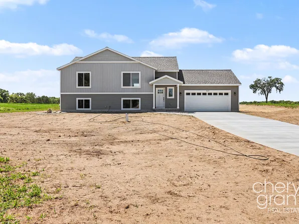 5625 Whites Bridge Rd, Belding, MI 48809