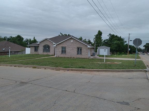 2nd image of 2916 Lacey Dr