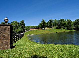 54 Double Pond Dr, Bridgeport, WV 26330