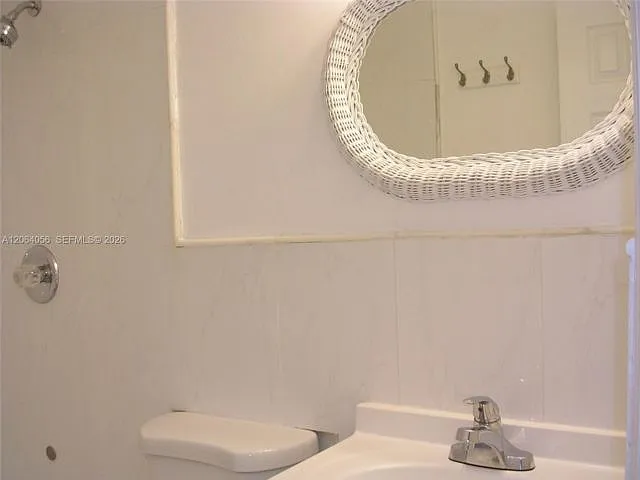 3 bed, 2.0 bath, 1377 sqft, $3,700 — Photo 4