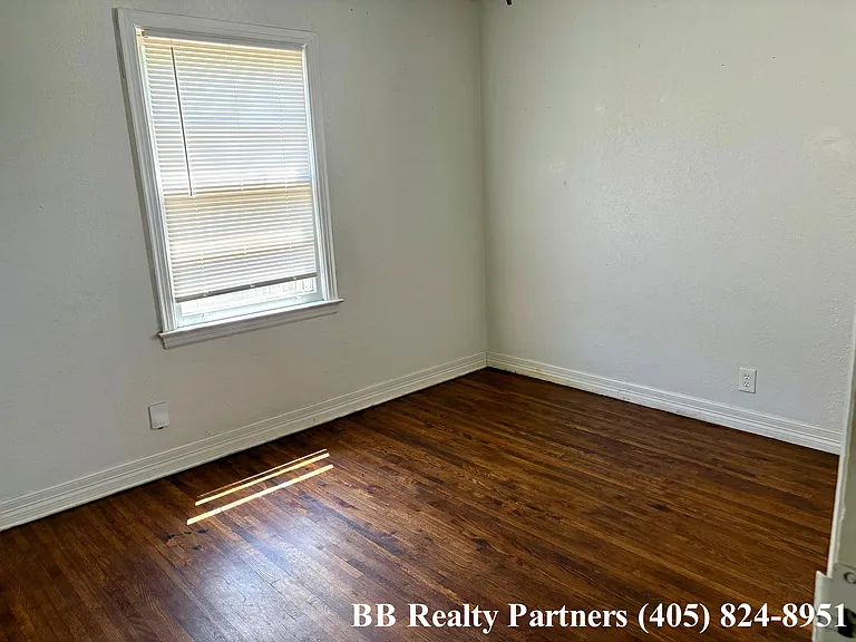 3928 E 2nd St — Photo 10