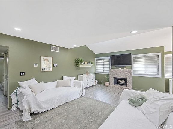 4th image of 27068 Hidaway Ave Unit 7