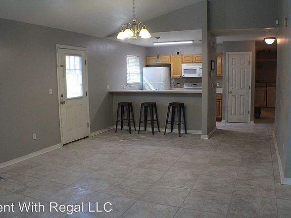 3rd image of 2726 Lake Palm Dr