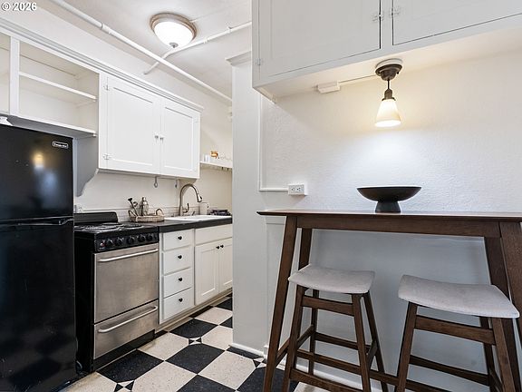 5th image of 1811 NW Couch St APT 102