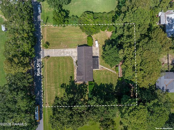 4th image of 302 Rim Rd