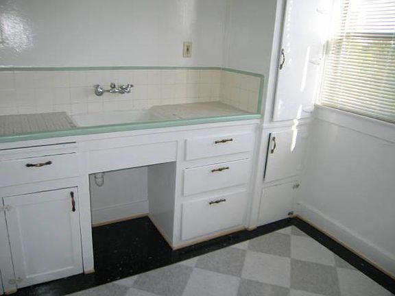 3rd image of 1207 N Orange Dr #203
