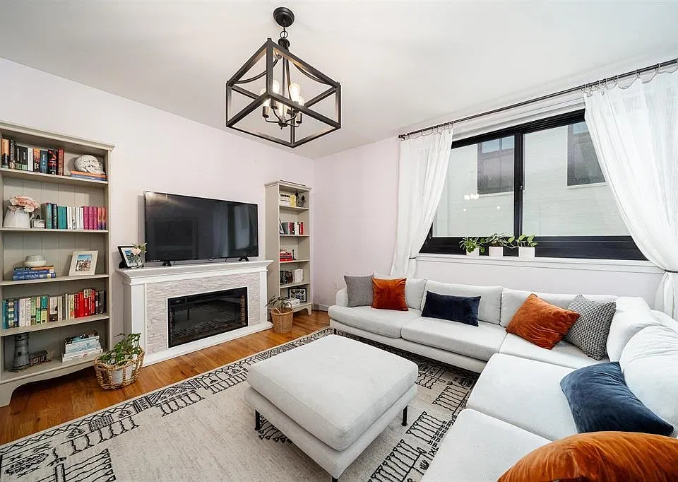 518-530 Gregory Ave #B306