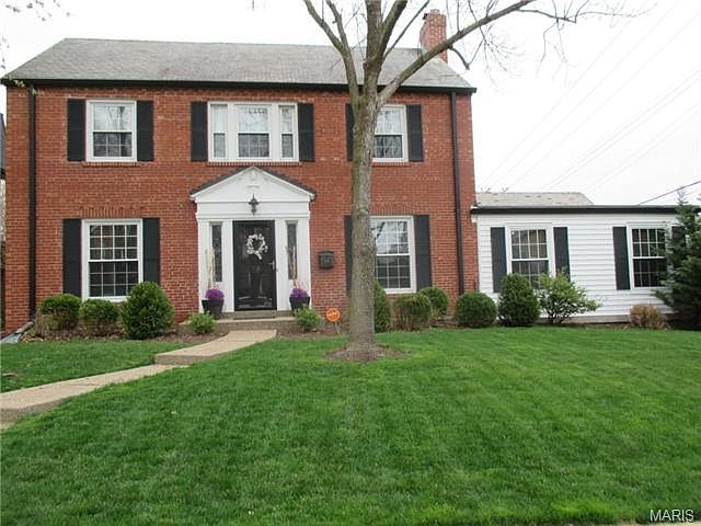 1st image of 922 S Meramec Ave