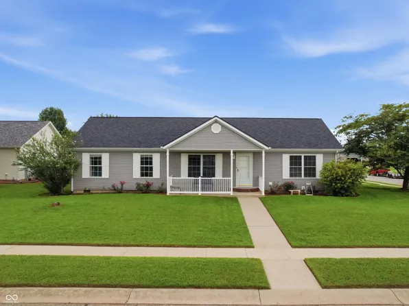 1675 Pinion Ct, Columbus, IN 47201