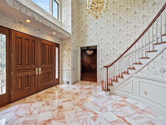 5th image of 3913 Bridgewood Cir