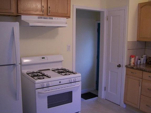 5th image of 4607 Russell Ave N