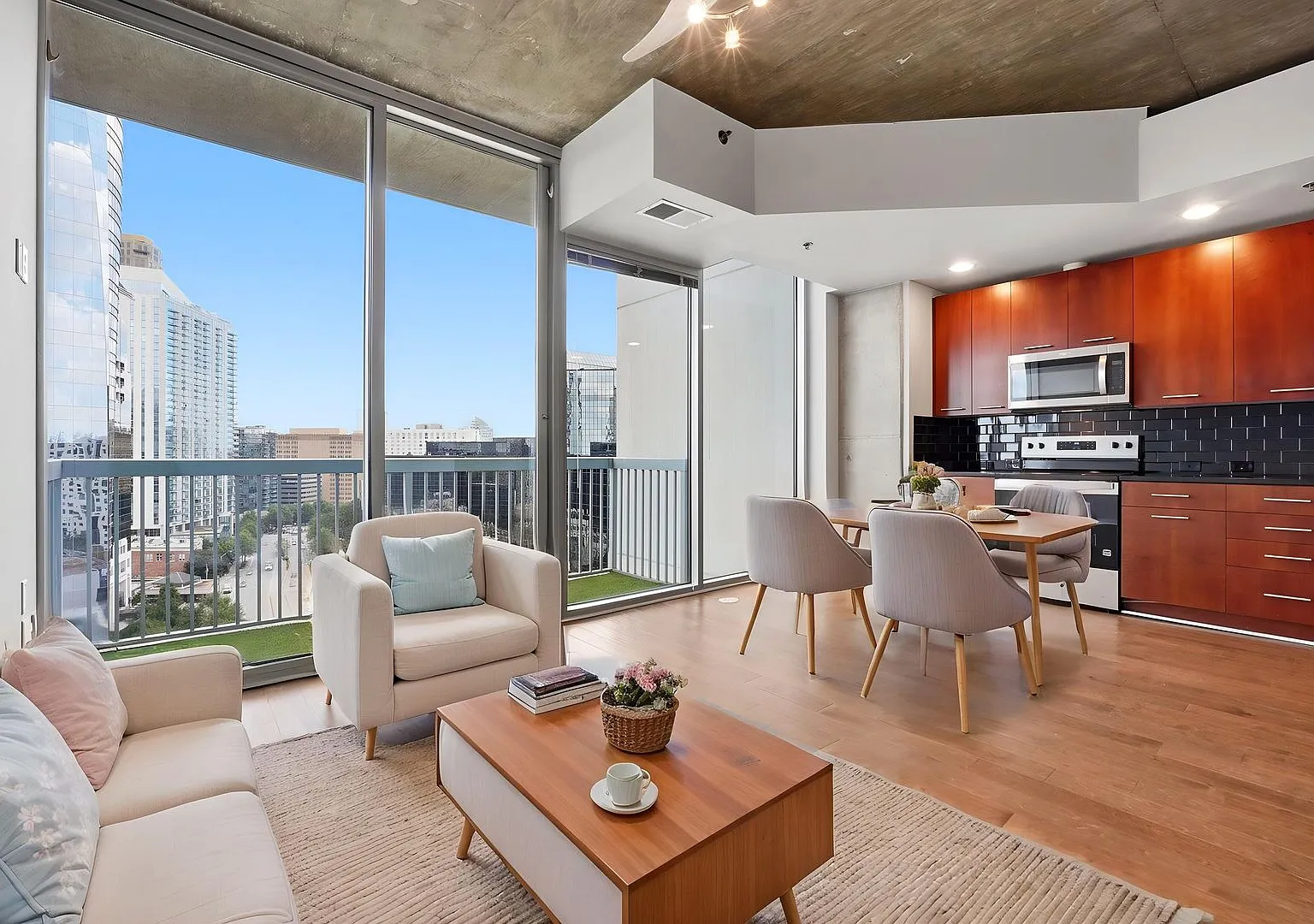 One bedroom condo located in heart of Buckhead! — Photo 4