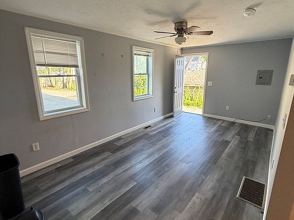 4th image of 83 E Main St APT 1R