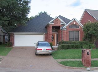 816 Crest Ridge Dr, Irving, TX 75061