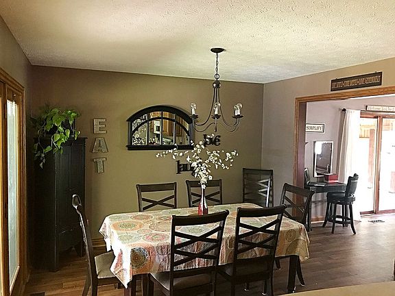 3rd image of 91 E Gilland Ln