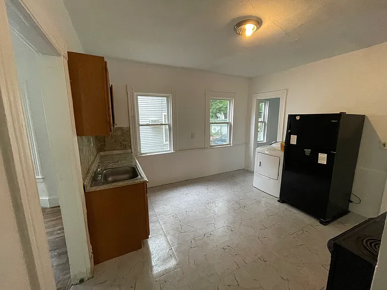 63 Glendale Ave — Photo 4