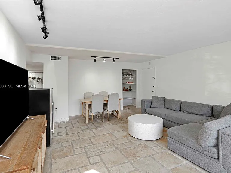 9394 SW 77th Ave #F4 — Photo 3