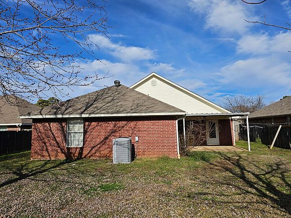 4th image of 2530 Briarwood Dr
