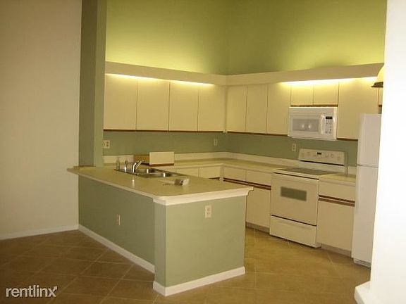 2nd image of 1211 Summit Place Cir APT A