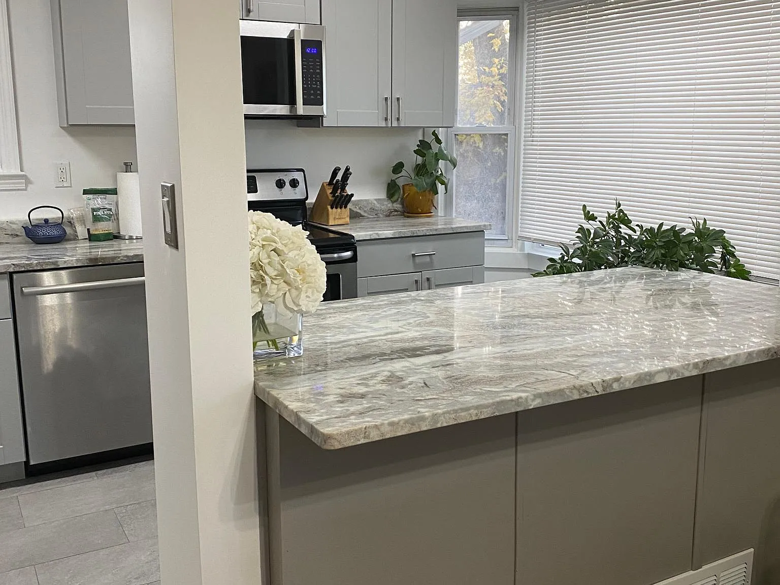 517 W Farnum Ave — Photo 3
