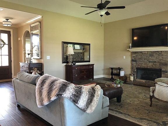 3rd image of 208 Ettington Dr