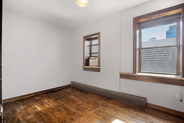 Rented by Safdie Realty Group | media 9