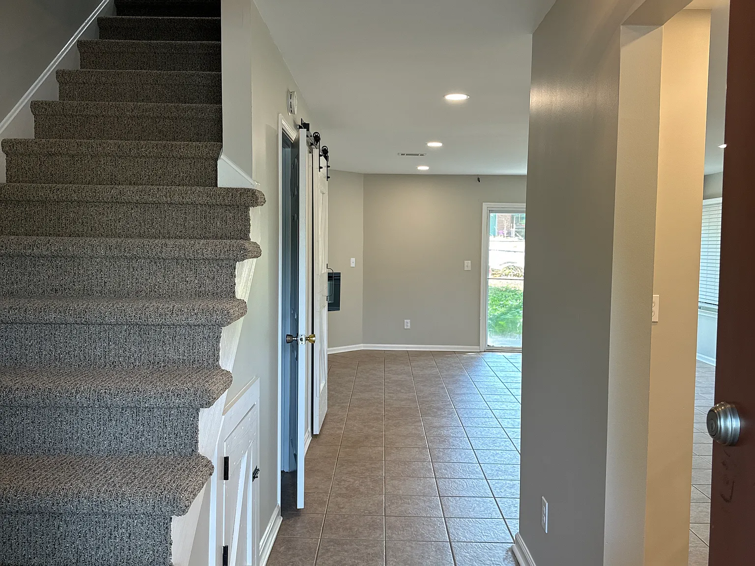 1448 Deer Lake Cir — Photo 2