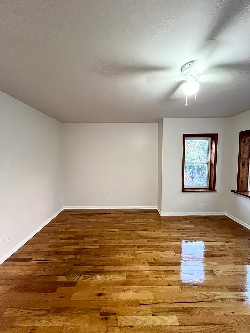 3 bed, 1000 sqft, $1,700 — Photo 3