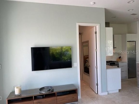 5th image of 124 7th Ave N #2