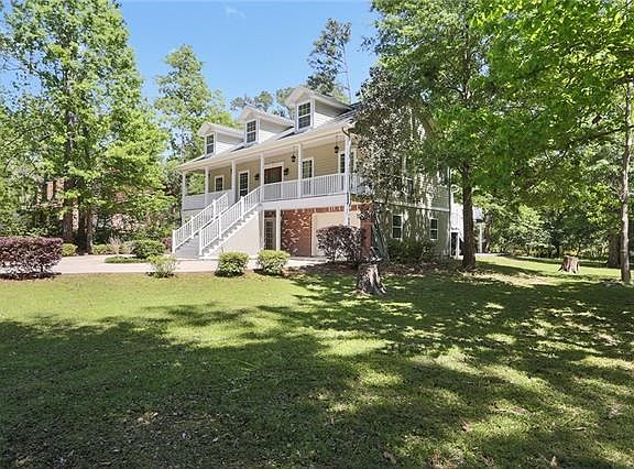 Private Dead End Road Offering Plenty of Seclusion