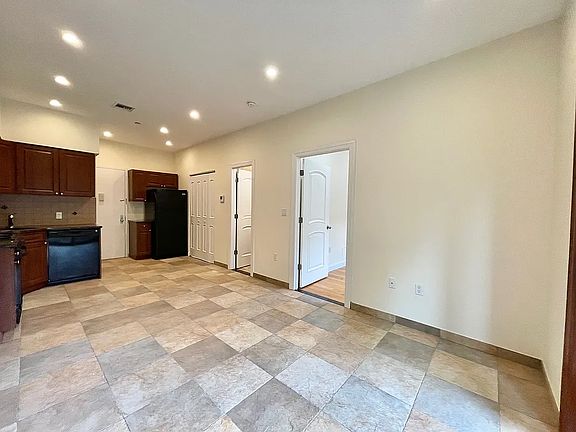 4th image of 3029 38th St #2F