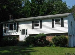 32 Manchester Rd, Voorheesville, NY 12186