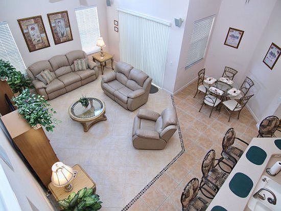 HR5P629NH-top-view-family-room