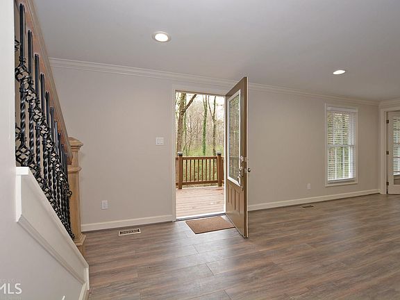 5th image of 102 Brook Ct
