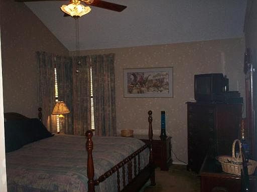 4th image of 13923 LAUREL HOLLOW